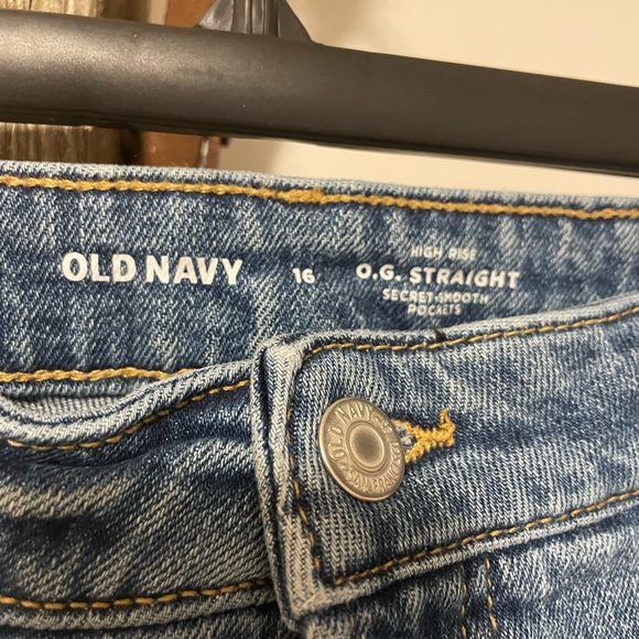 Old Navy O.G. Straight High Rise Distressed Shorts - Picture 5 of 5